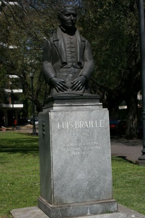 statuie-of-louis-braille-the-inventor-and-educator-of-the-braille-F7E9CF